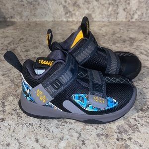 USED Toddler Nike/Lebron James Sneakers